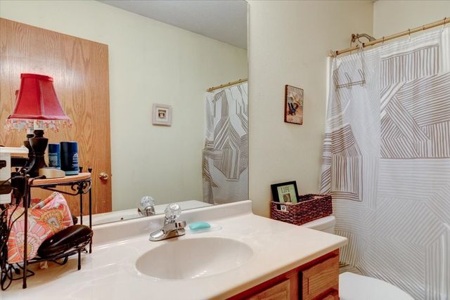 9204 Oakridge Place, Johnston, IA 50131