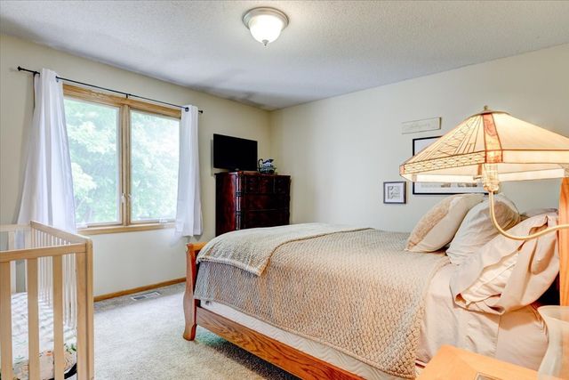 9204 Oakridge Place, Johnston, IA 50131