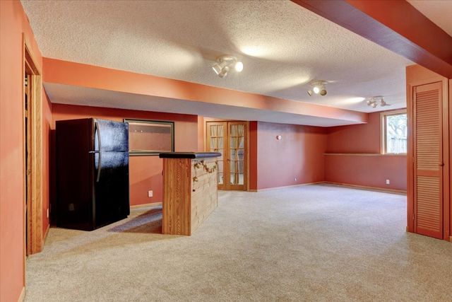 9204 Oakridge Place, Johnston, IA 50131