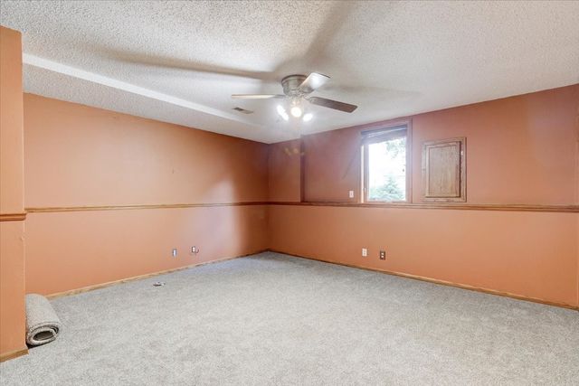 9204 Oakridge Place, Johnston, IA 50131