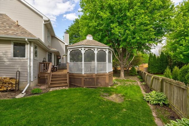 9204 Oakridge Place, Johnston, IA 50131