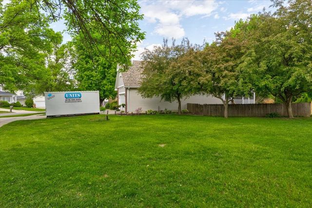 9204 Oakridge Place, Johnston, IA 50131