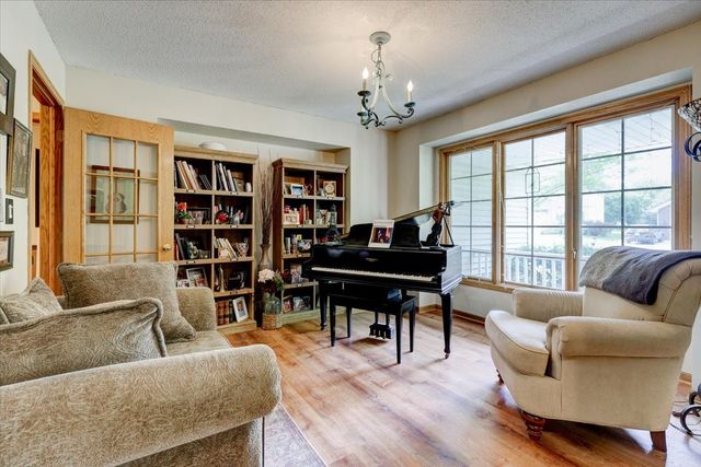 9204 Oakridge Place, Johnston, IA 50131