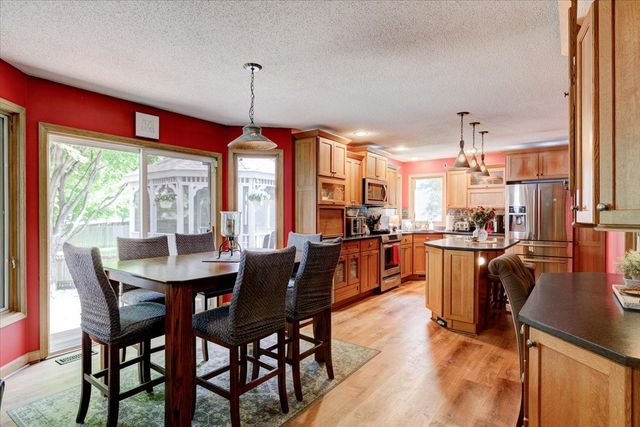 9204 Oakridge Place, Johnston, IA 50131