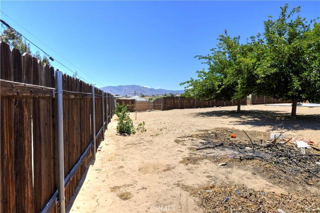 8755 Lassen Ave, Hesperia, CA 92345