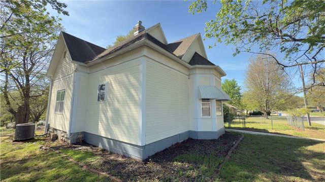 628 S Clay Street, Nevada, MO 64772