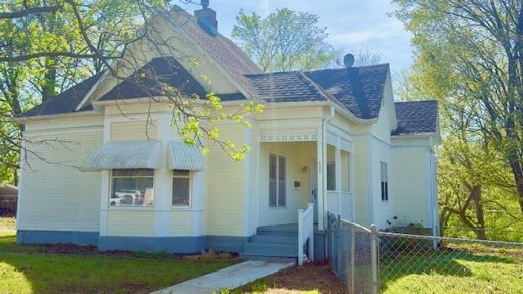 628 S Clay Street, Nevada, MO 64772