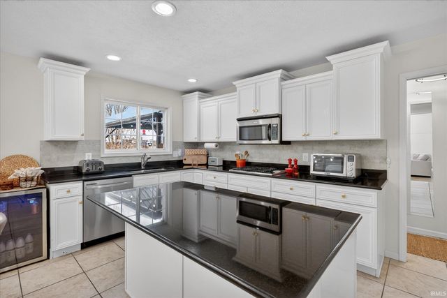 54855 Springfield Trace Drive, Osceola, IN 46561