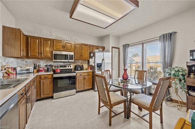 4237 Minnard CT, Virginia Beach, VA 23462