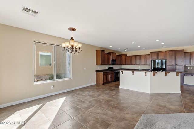 600 N Alexis Loop, Green Valley, AZ 85614