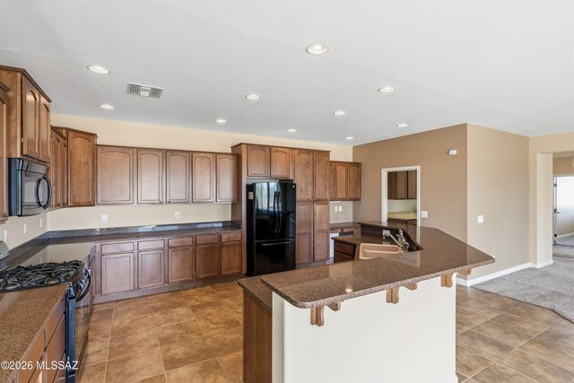 600 N Alexis Loop, Green Valley, AZ 85614