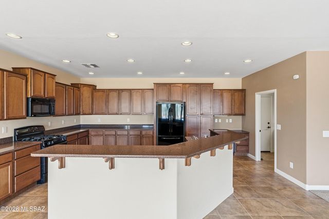 600 N Alexis Loop, Green Valley, AZ 85614