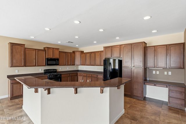 600 N Alexis Loop, Green Valley, AZ 85614