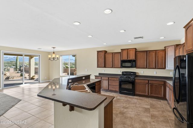 600 N Alexis Loop, Green Valley, AZ 85614