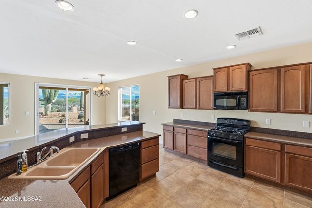 600 N Alexis Loop, Green Valley, AZ 85614