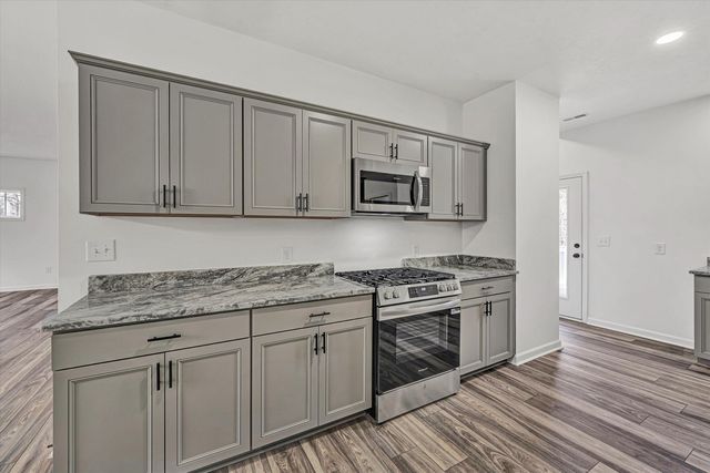 103 Bluff CT, Moneta, VA 24121