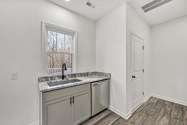 103 Bluff CT, Moneta, VA 24121