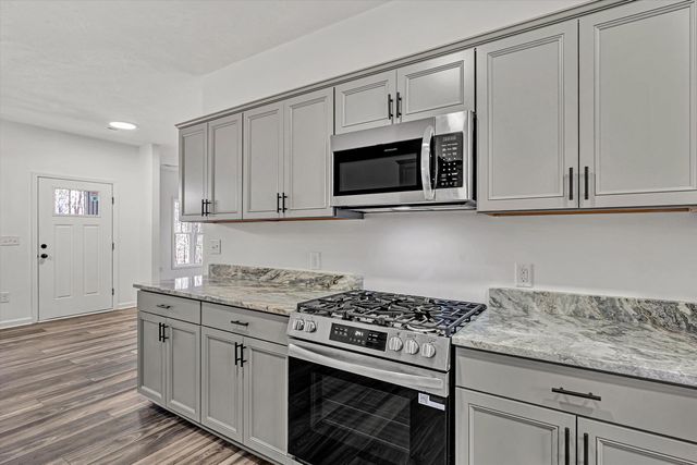 103 Bluff CT, Moneta, VA 24121