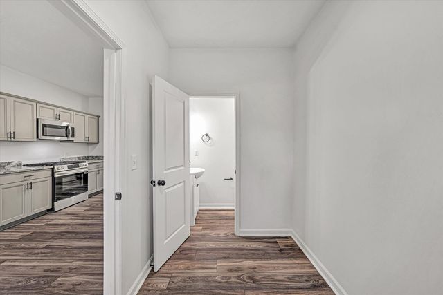 103 Bluff CT, Moneta, VA 24121