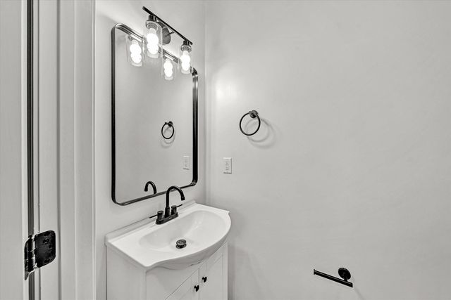 103 Bluff CT, Moneta, VA 24121