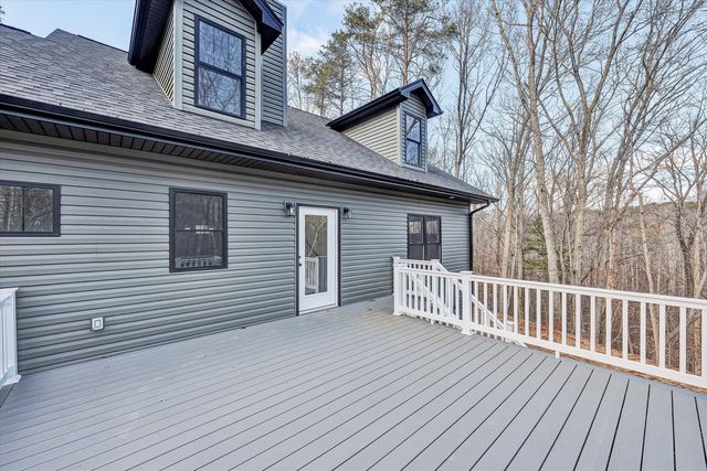 103 Bluff CT, Moneta, VA 24121