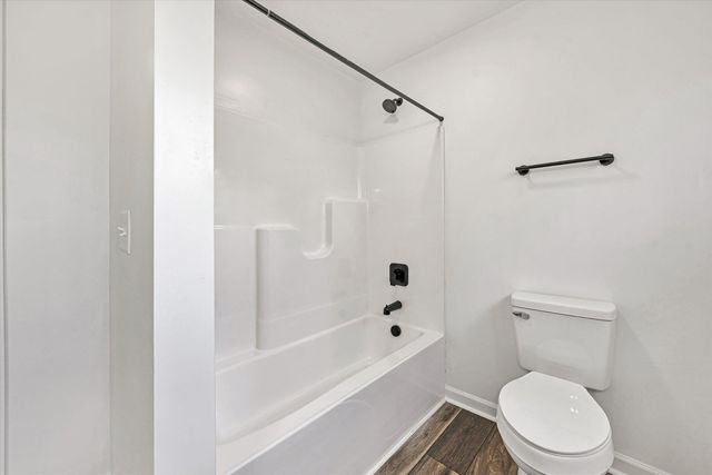 103 Bluff CT, Moneta, VA 24121