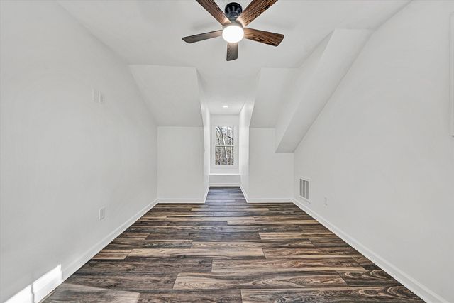 103 Bluff CT, Moneta, VA 24121