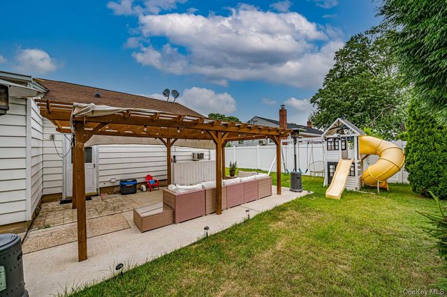 22 Dollard Drive, North Babylon, NY 11703