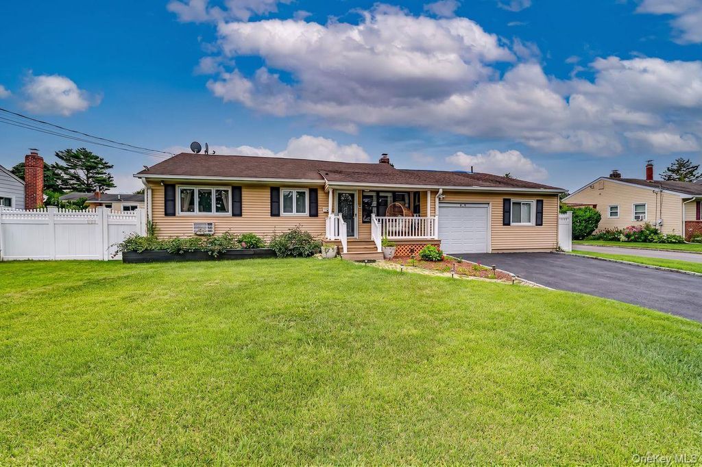 22 Dollard Drive, North Babylon, NY 11703