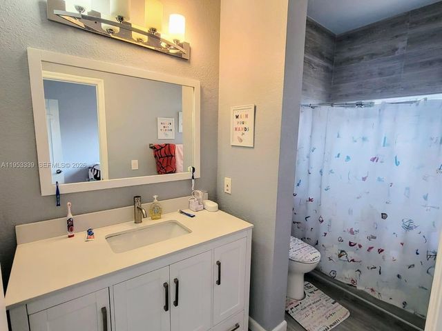 8306 Santa Monica Ave, Tamarac, FL 33321