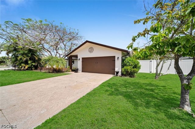 873 Hofstra DR, Fort Myers, FL 33919