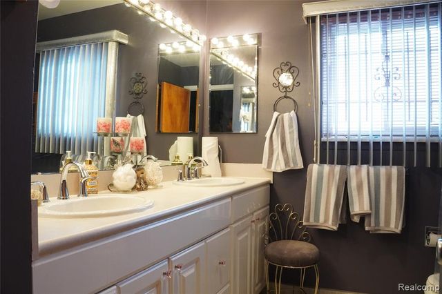 19445 Mcintyre Street, Detroit, MI 48219