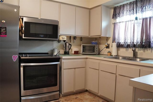 19445 Mcintyre Street, Detroit, MI 48219