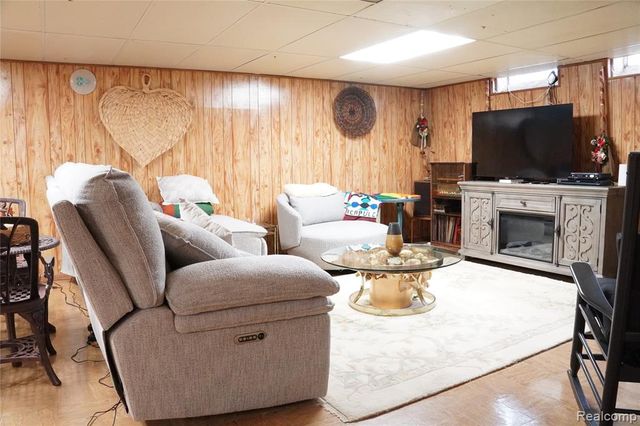 19445 Mcintyre Street, Detroit, MI 48219