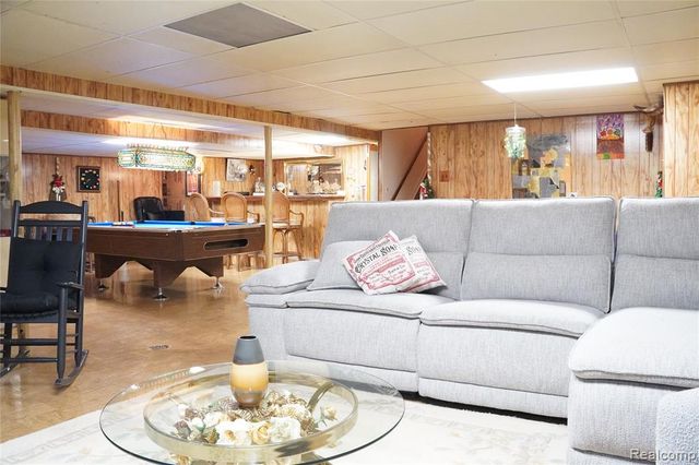 19445 Mcintyre Street, Detroit, MI 48219