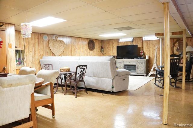 19445 Mcintyre Street, Detroit, MI 48219