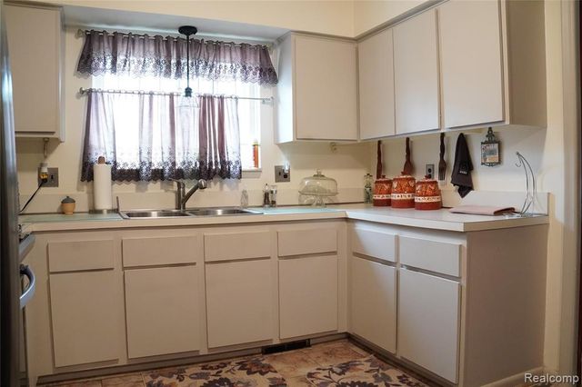 19445 Mcintyre Street, Detroit, MI 48219