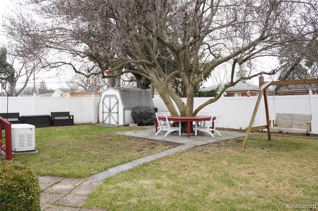 19445 Mcintyre Street, Detroit, MI 48219