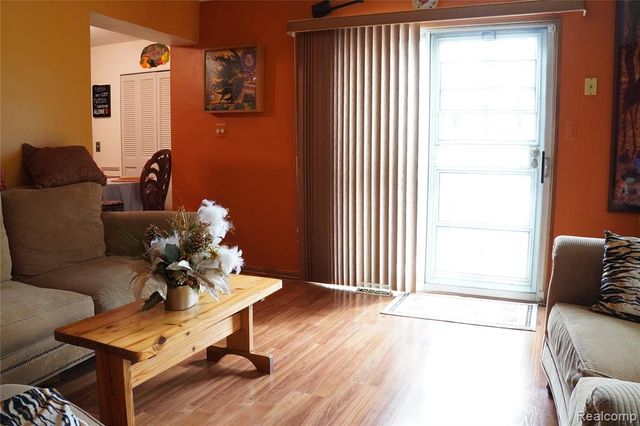 19445 Mcintyre Street, Detroit, MI 48219