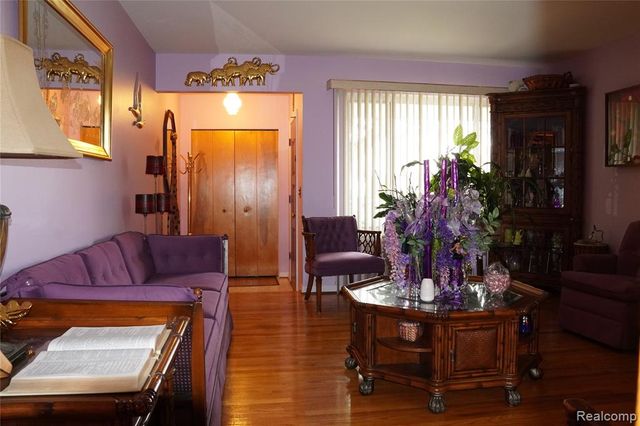 19445 Mcintyre Street, Detroit, MI 48219