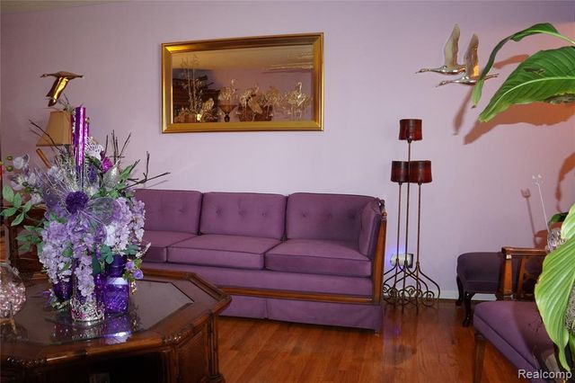 19445 Mcintyre Street, Detroit, MI 48219