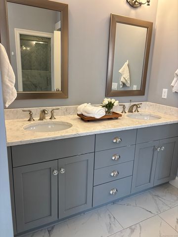 7 Newcastle Place, Farmington, CT 06085