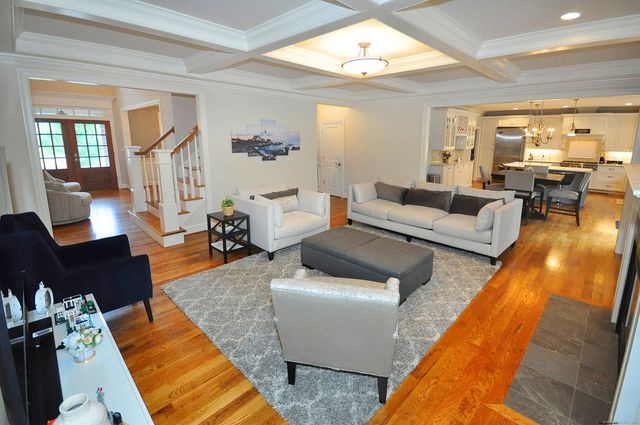 7 Newcastle Place, Farmington, CT 06085