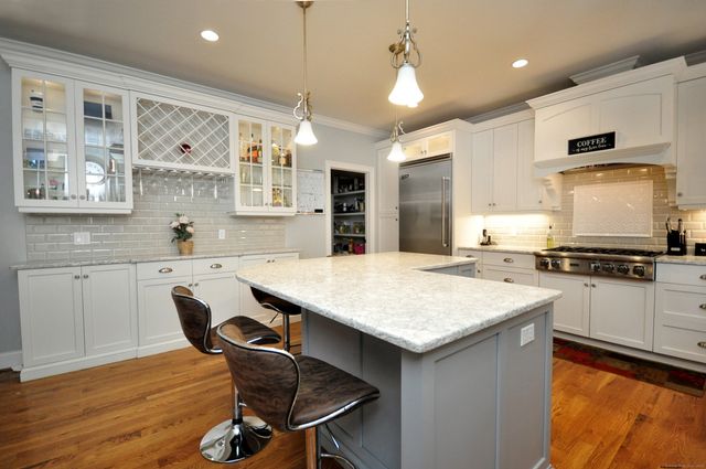 7 Newcastle Place, Farmington, CT 06085