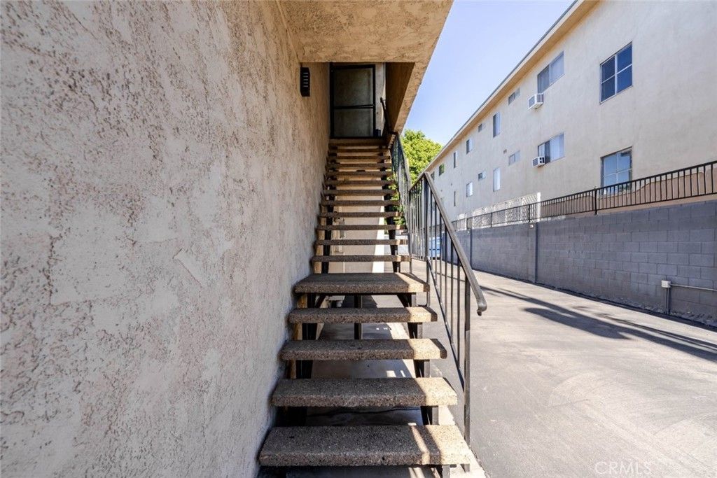 14847 Magnolia Boulevard 201, Sherman Oaks, CA 91403 — photo 2