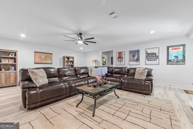 516 Winding Way, Hartwell, GA 30643