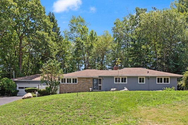 5 Woodland Drive, Paxton, MA 01612