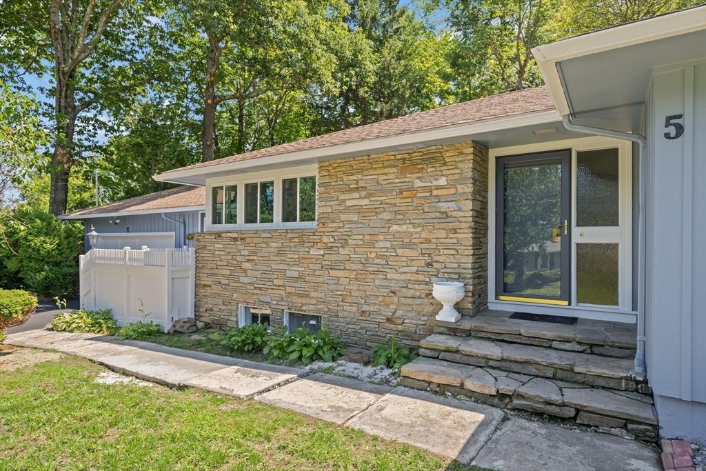 5 Woodland Drive, Paxton, MA 01612
