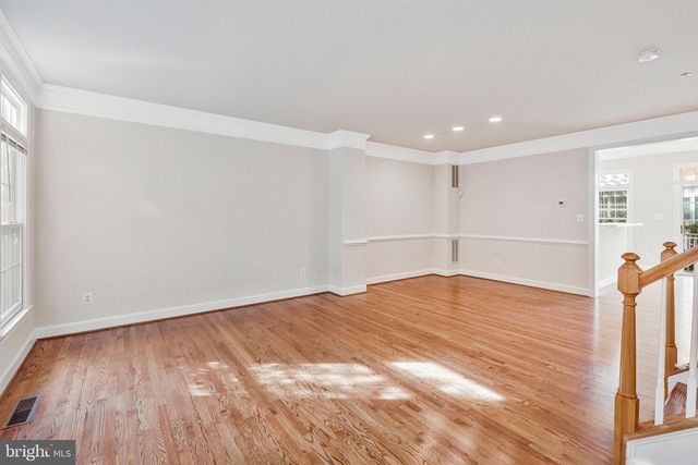 1324 ADAMS CT, Arlington, VA 22201