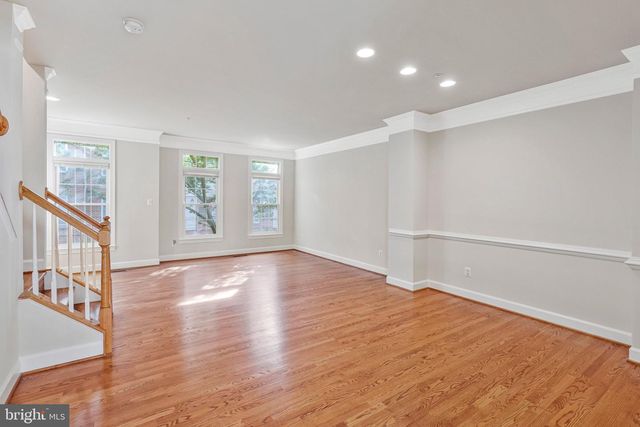 1324 ADAMS CT, Arlington, VA 22201